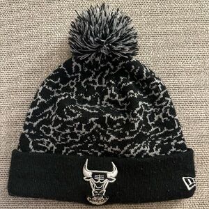 New Era Black and Gray Pom-Pom Beanie